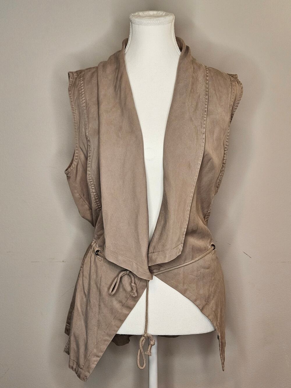 So soft! Trixxi Beige Vest -M- 100% Tencel 30-Length 42-Bust B78
